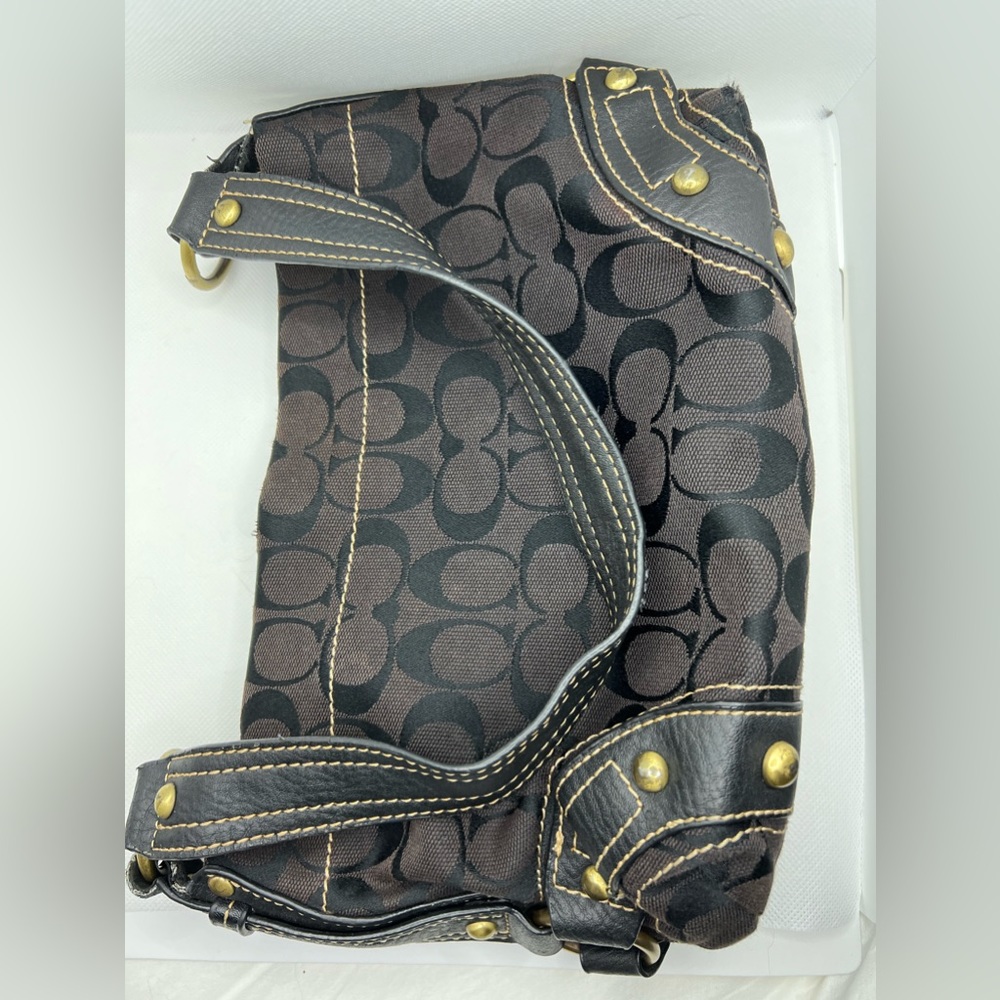 Vintage/early 2000s signature canvas C logo Coach shoulder bag